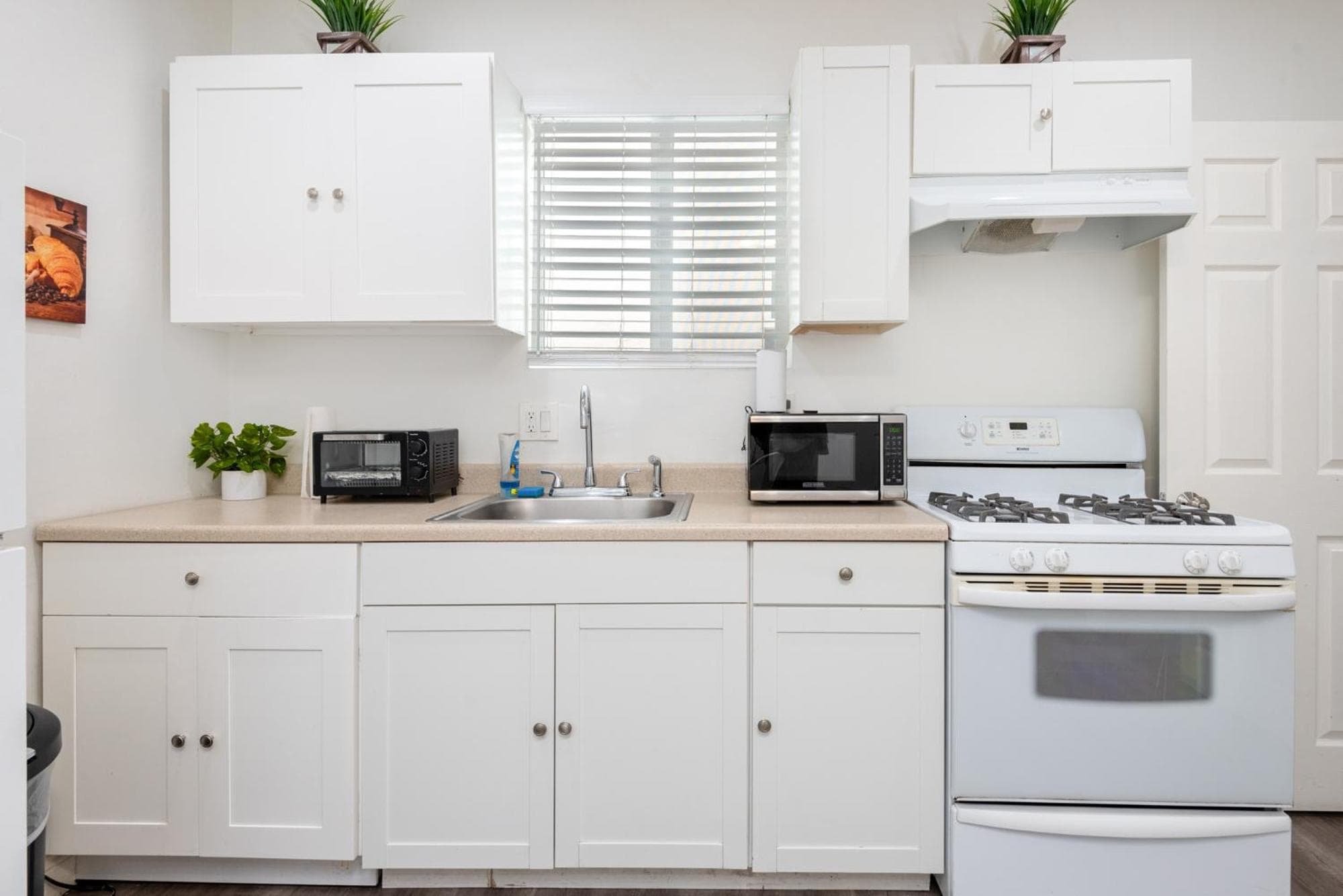 Photograph supplied for Central LA Charm 2BR Stylish Apt!