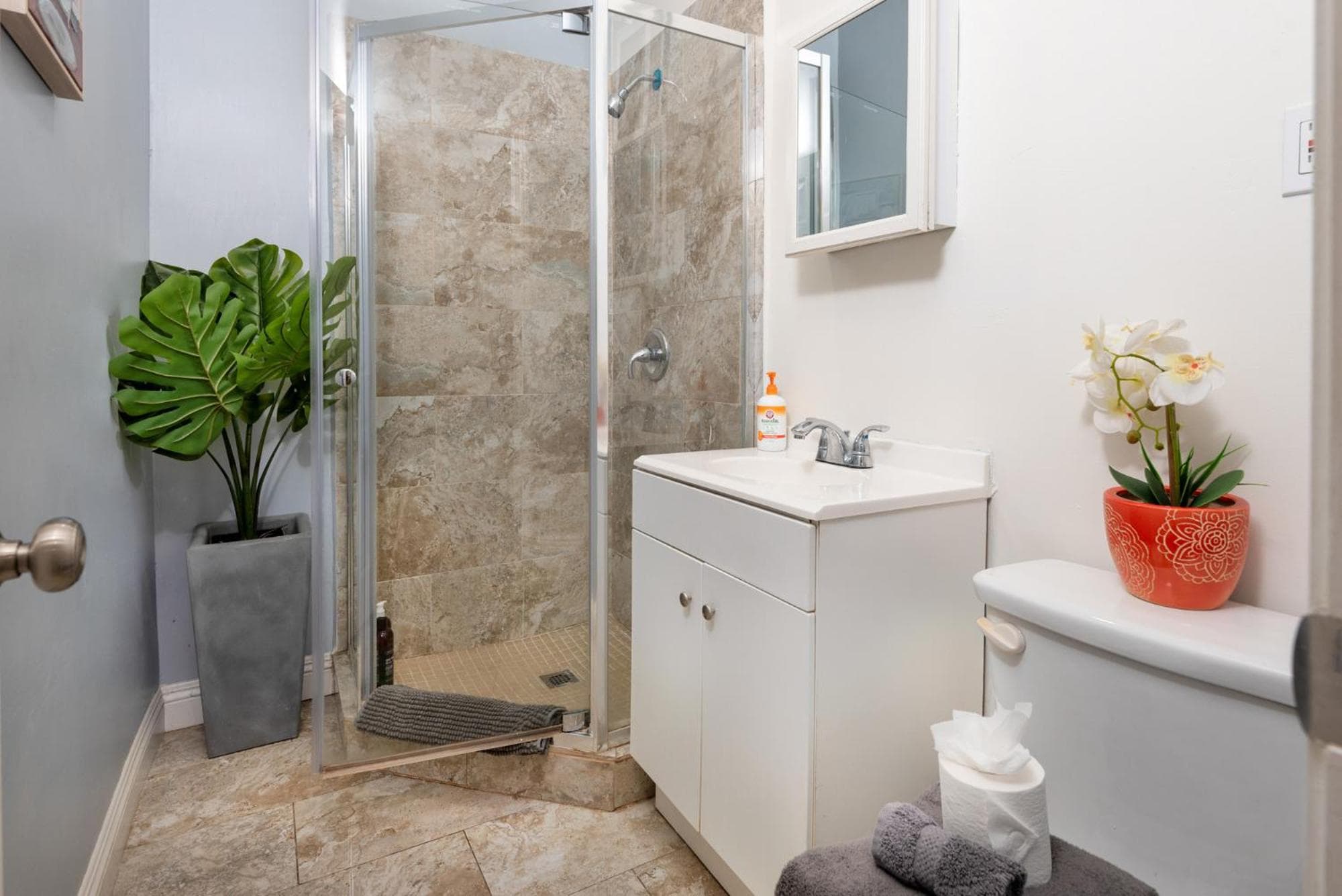 Photograph supplied for Central LA Charm 2BR Stylish Apt!