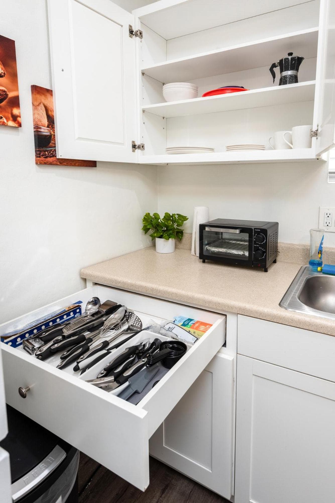 Photograph supplied for Central LA Charm 2BR Stylish Apt!
