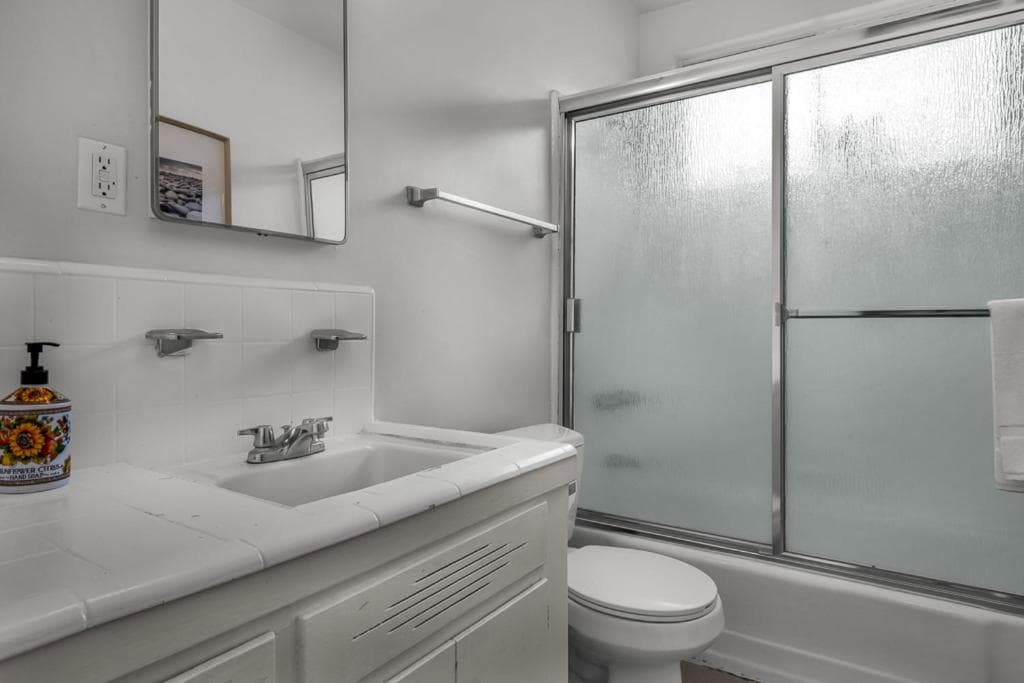 Photograph supplied for Prime Location 1 Bedroom and Bathroom Retreat in Beverly Hills