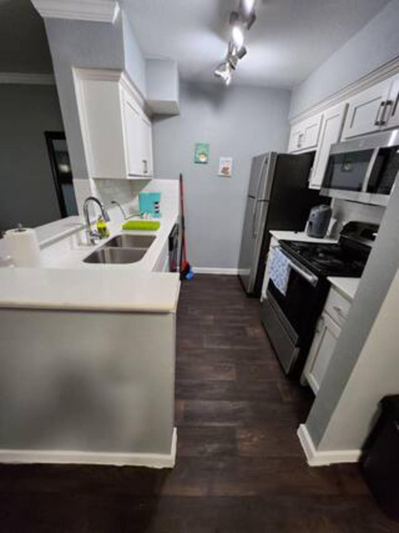 Photograph supplied for Blue Shark *B501* @ Medical Center 1BR Modern King Apartment with Private Patio