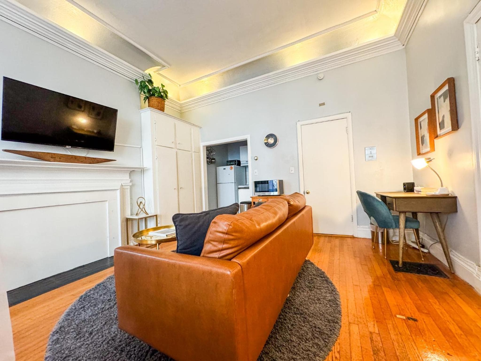 Photograph supplied for Oversized Furnished Brownstone Studio in Back Bay