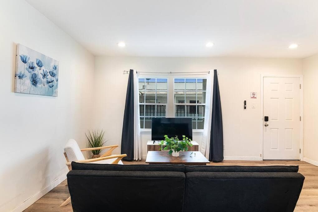 Photograph supplied for Chic Studio in Prime Location