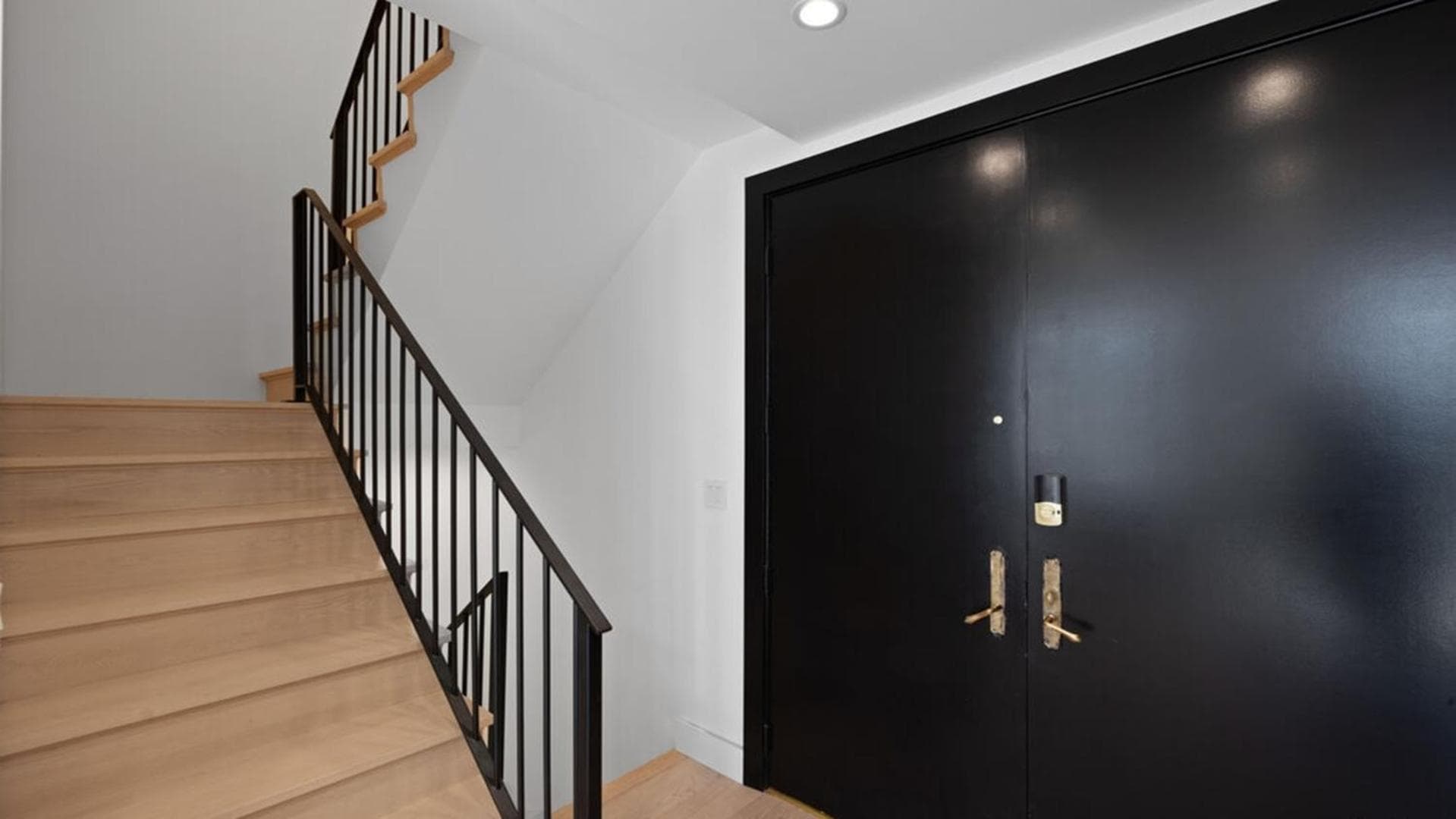 Photograph supplied for Three Bedrooms Opulent Super Luxurious Town House