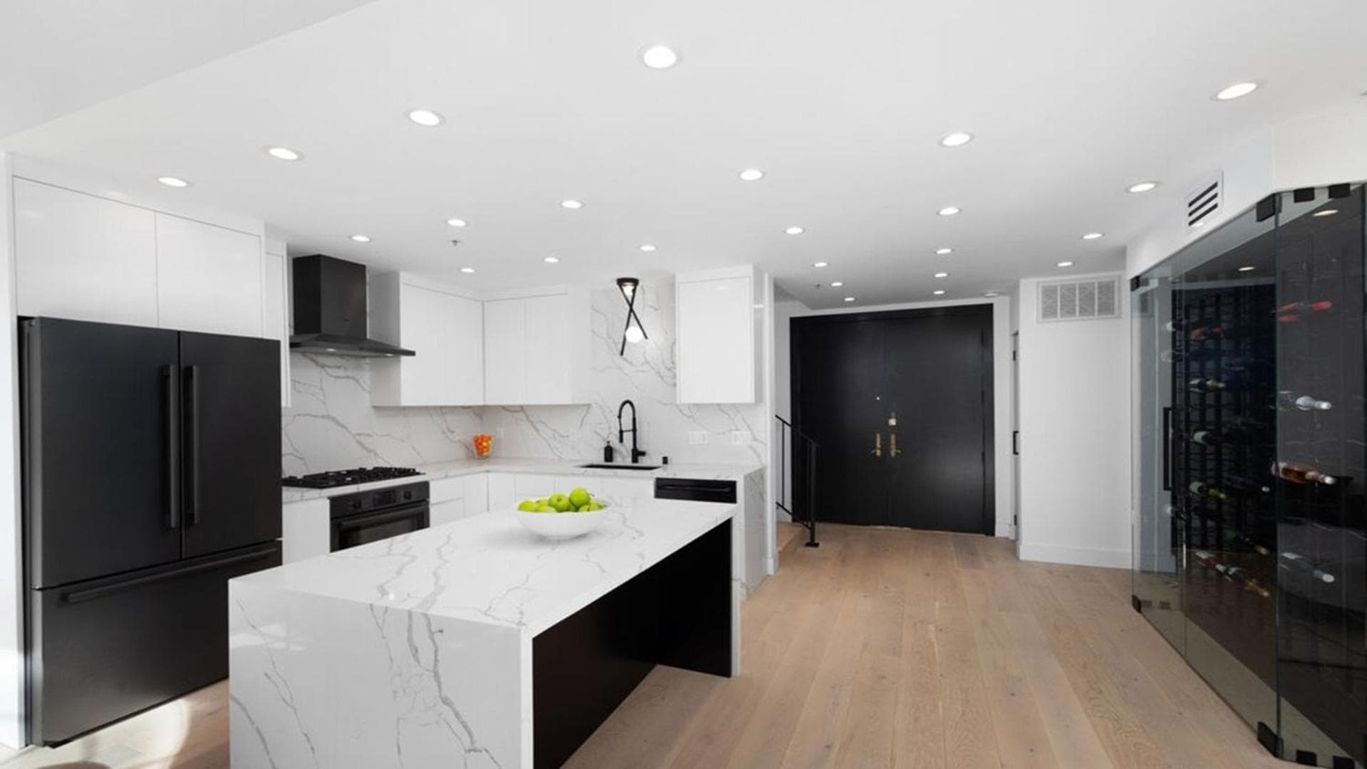Photograph supplied for Three Bedrooms Opulent Super Luxurious Town House