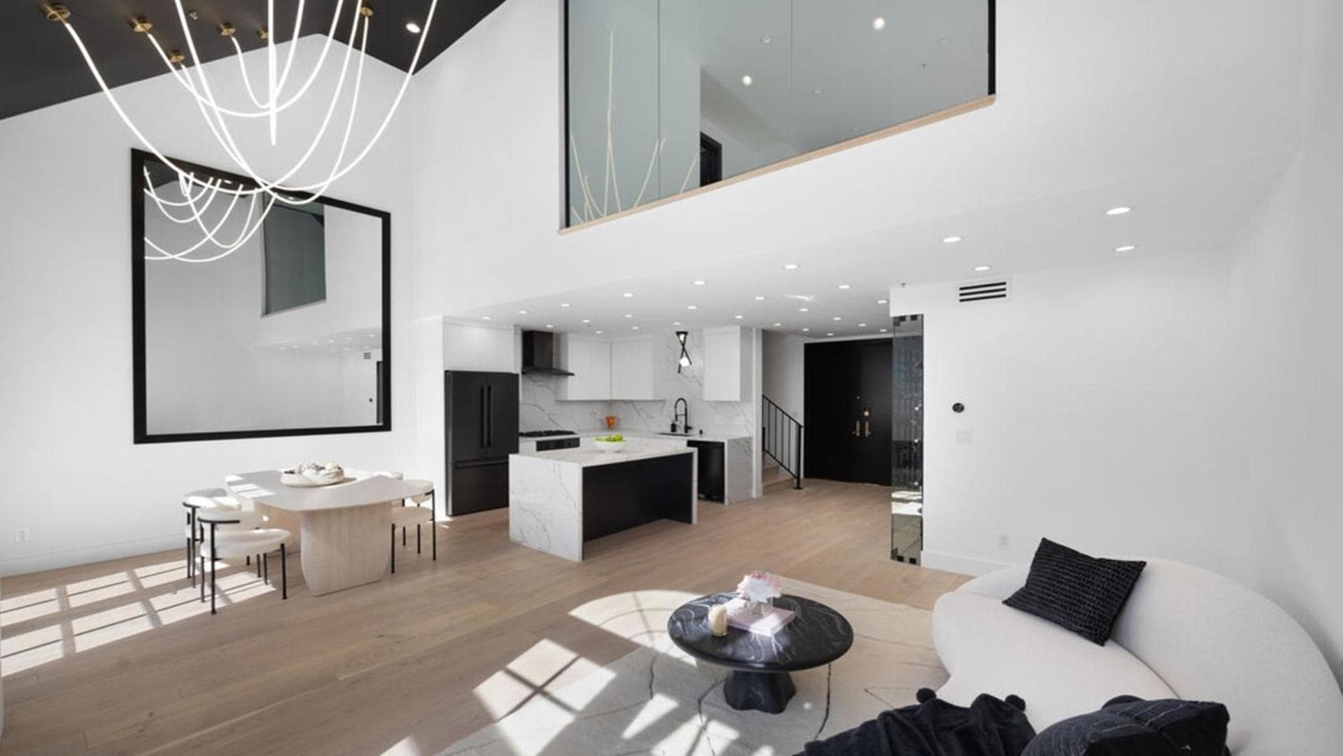 Photograph supplied for Three Bedrooms Opulent Super Luxurious Town House