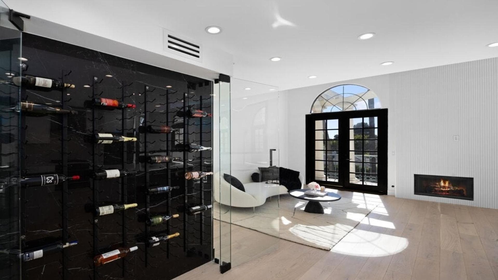 Photograph supplied for Three Bedrooms Opulent Super Luxurious Town House