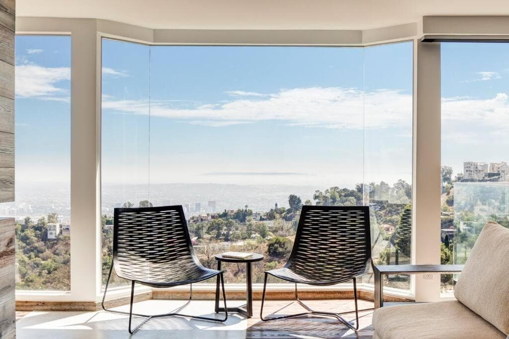 Photograph supplied for 5M Modern Jetliner Skyhigh City Views