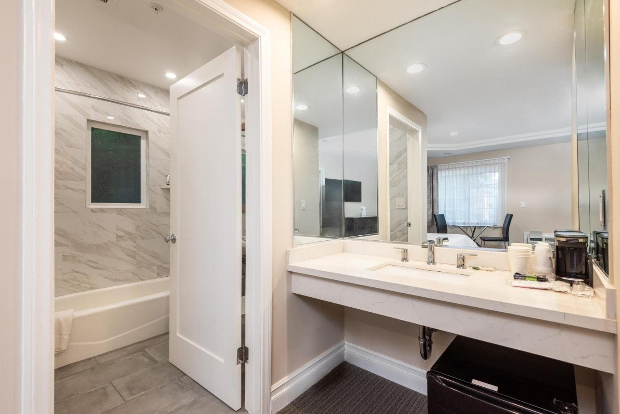 Photograph supplied for Wilshire Crest Hotel