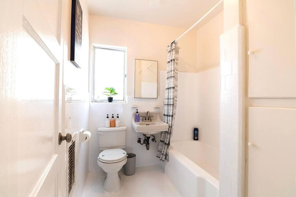 Photograph supplied for Spacious 2BR in Central Location