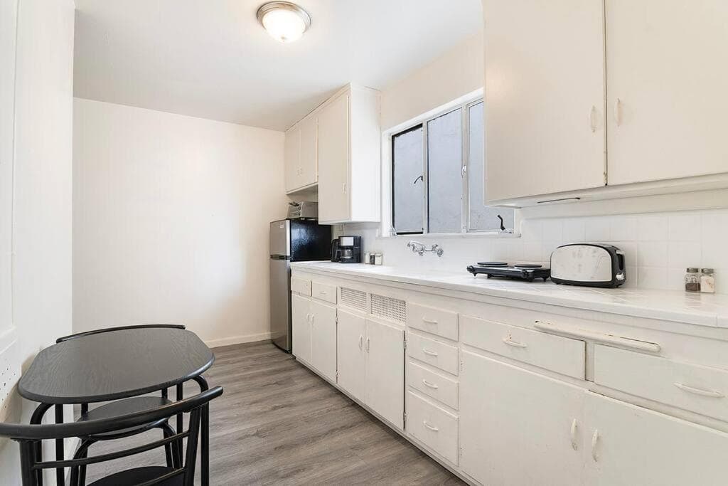 Photograph supplied for Spacious 2BR in Central Location