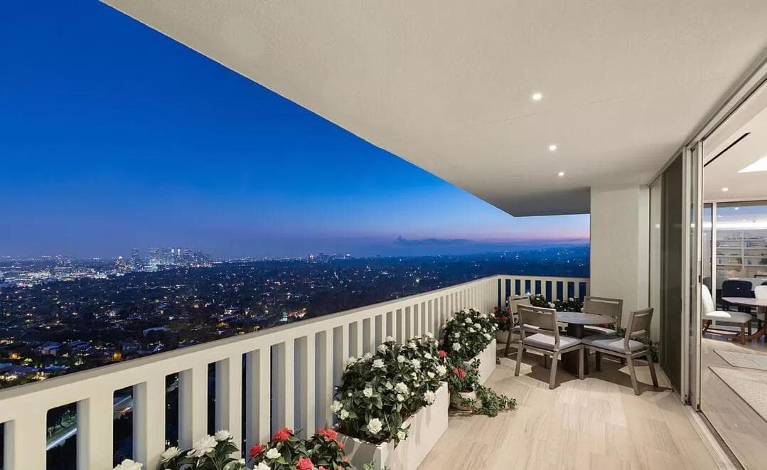 Photograph supplied for Two Bedroom Luxury Apartment with Abundance of Light