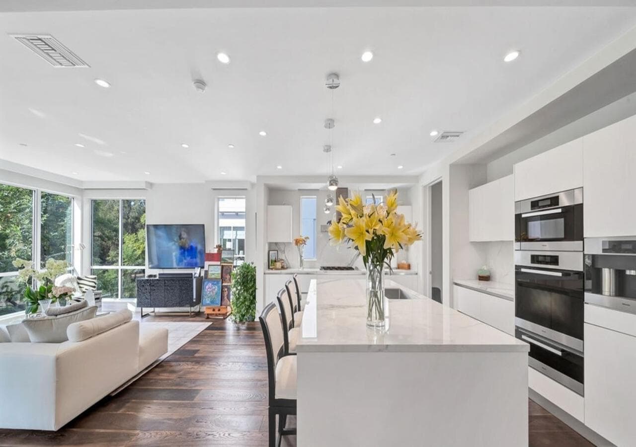 Photograph supplied for Expansive 3 Bedroom Stunning Apartment
