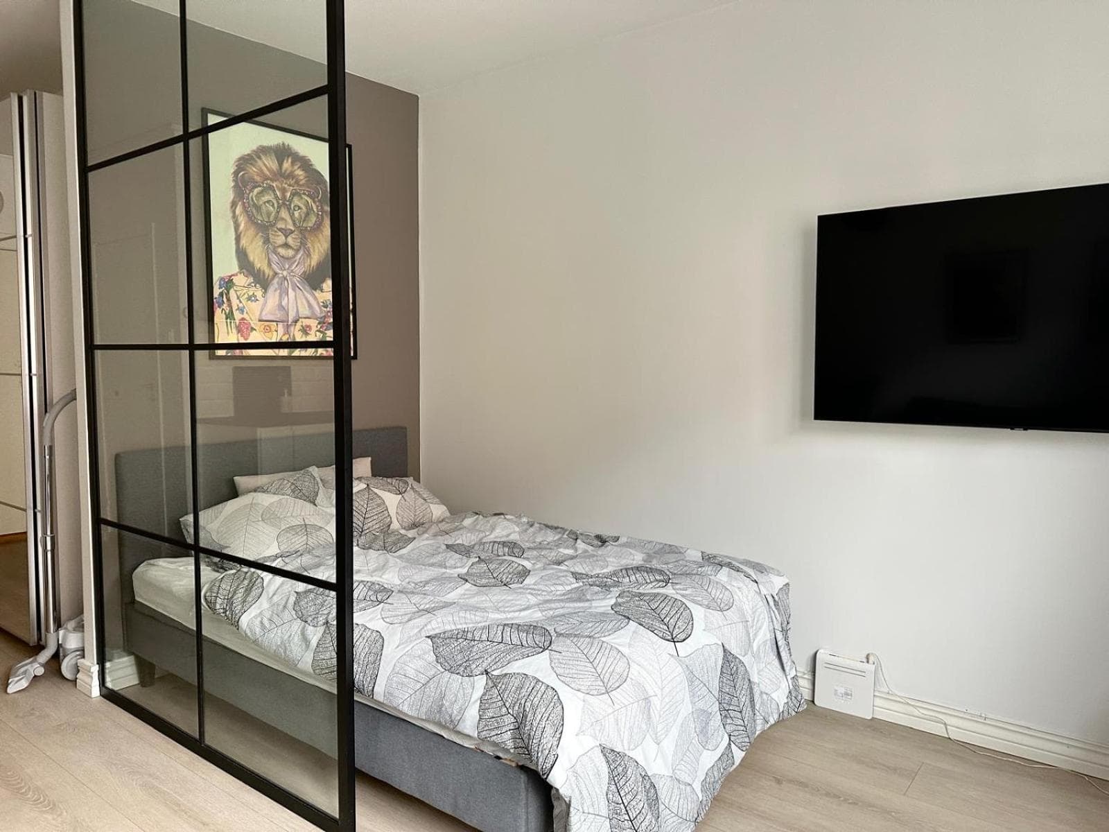 Photograph supplied for Cozy City Studio with free parking