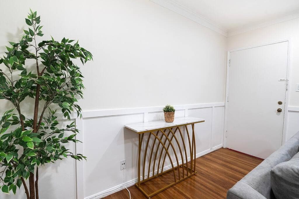 Photograph supplied for Modern 1BR Apartment Hollywood