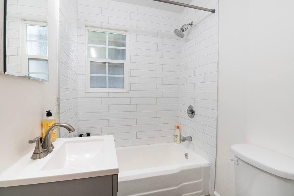 Photograph supplied for Modern 1BR Apartment Hollywood