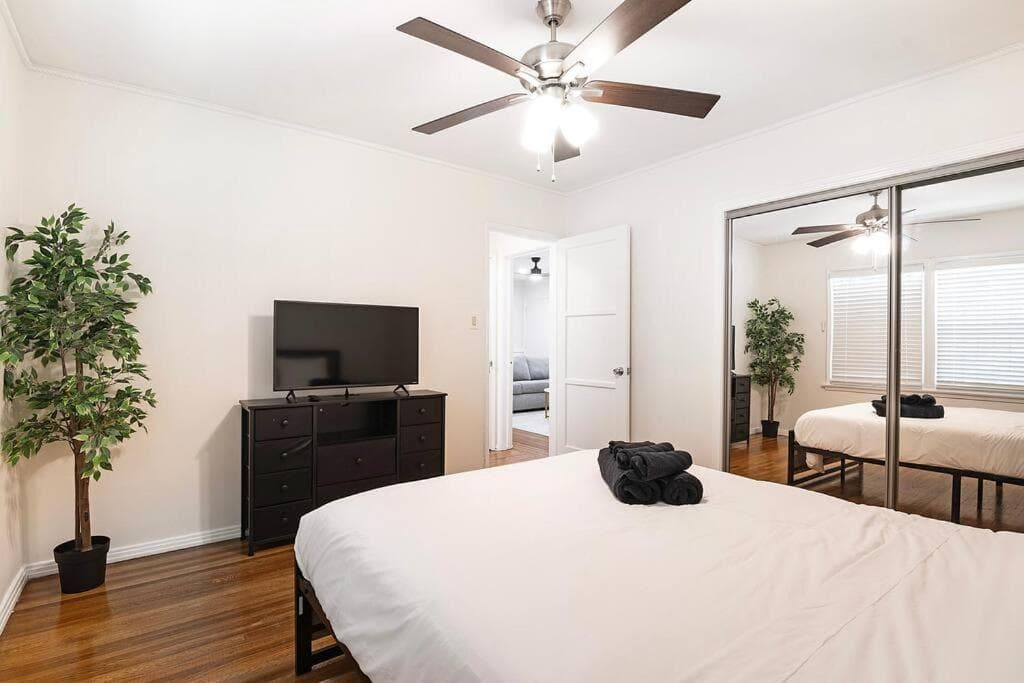Photograph supplied for Modern 1BR Apartment Hollywood