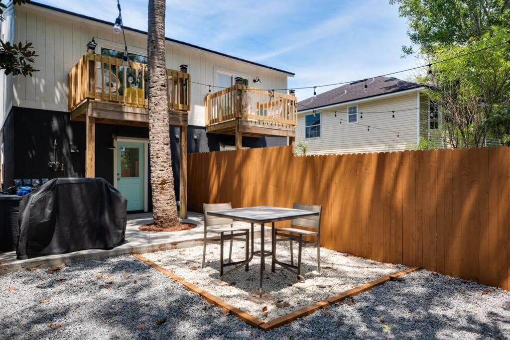 Photograph supplied for Be a Nomad - Combined House - 4 blks to beach