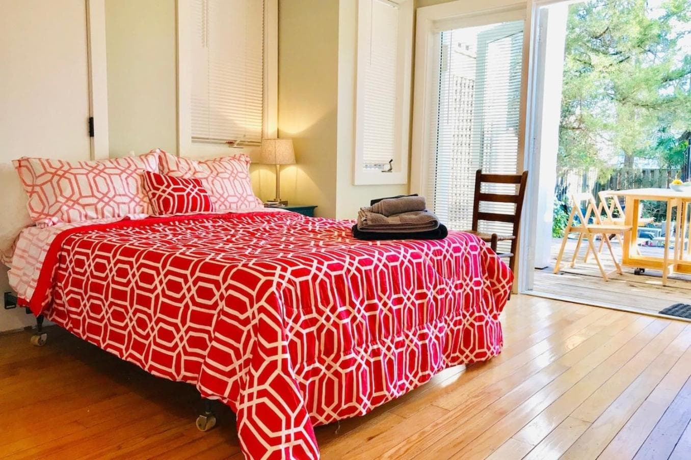 Photograph supplied for Cozy Poolside Studio