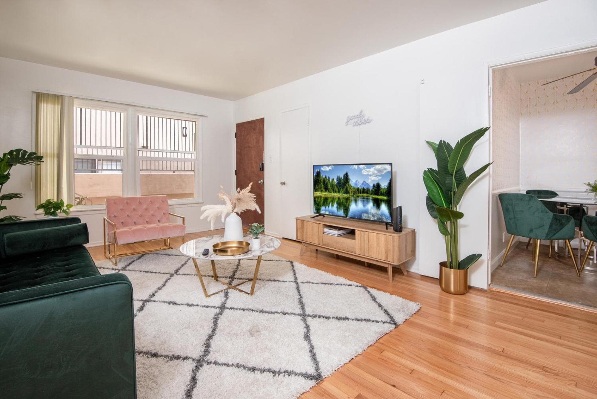 Photograph supplied for Luxe 1-bedroom Apartment in LA