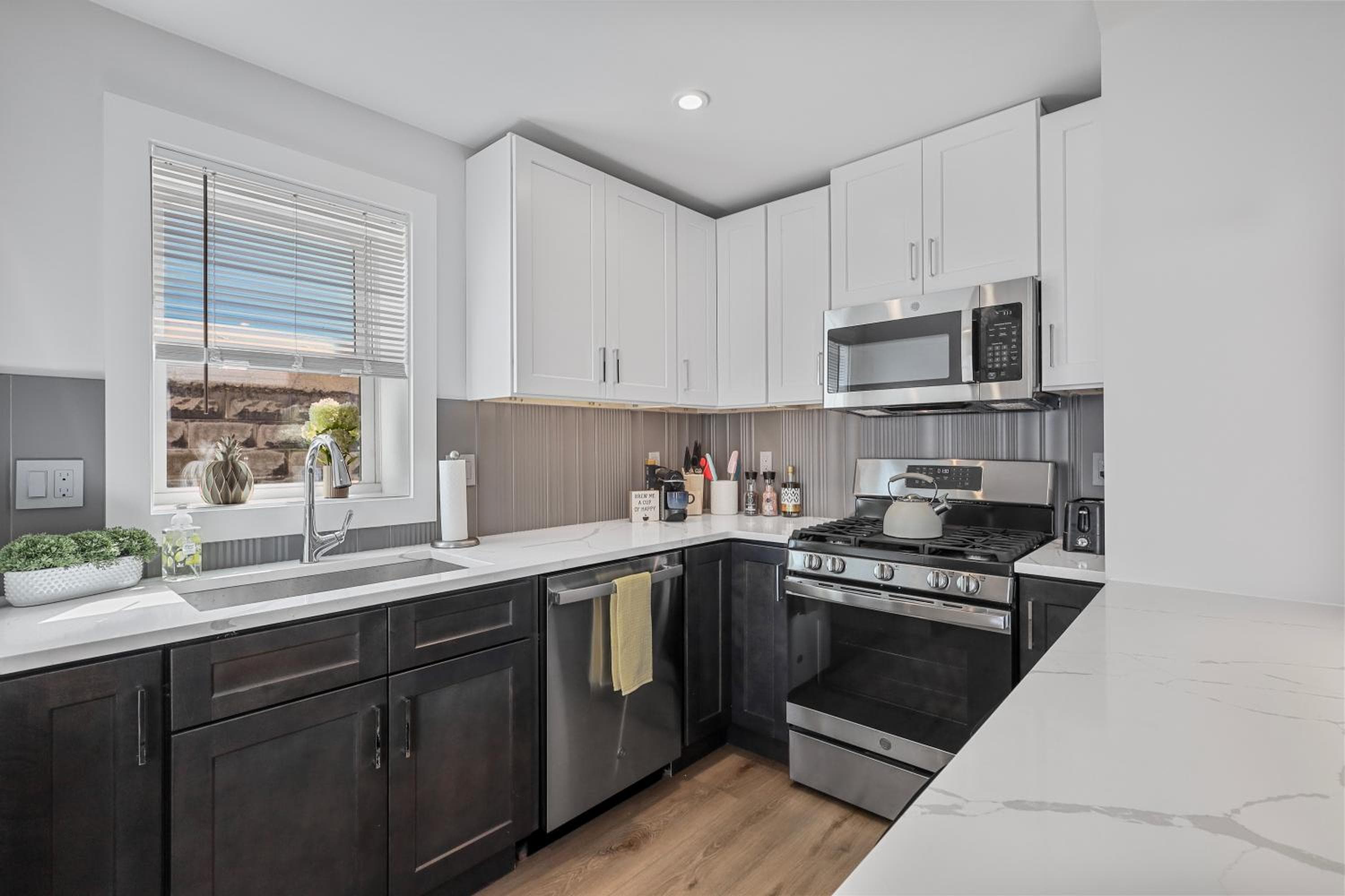 Photograph supplied for Cambridge Boston 3BR2Bth Parking W&D Subway AC