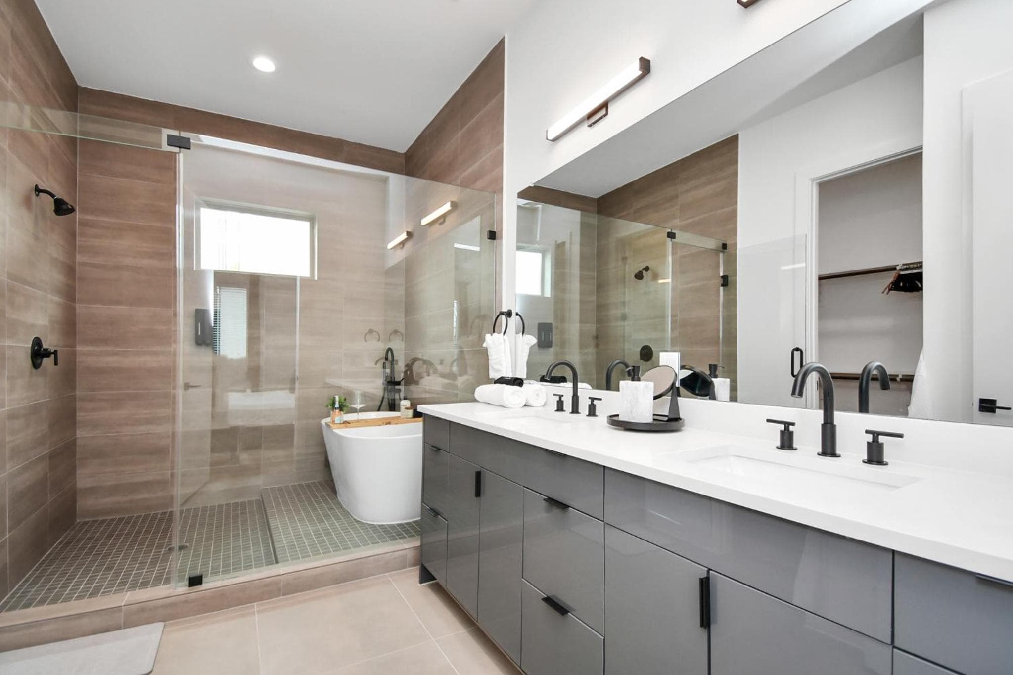 Photograph supplied for Midnight Reverie- Luxury Townhouse-Med Center DWTN