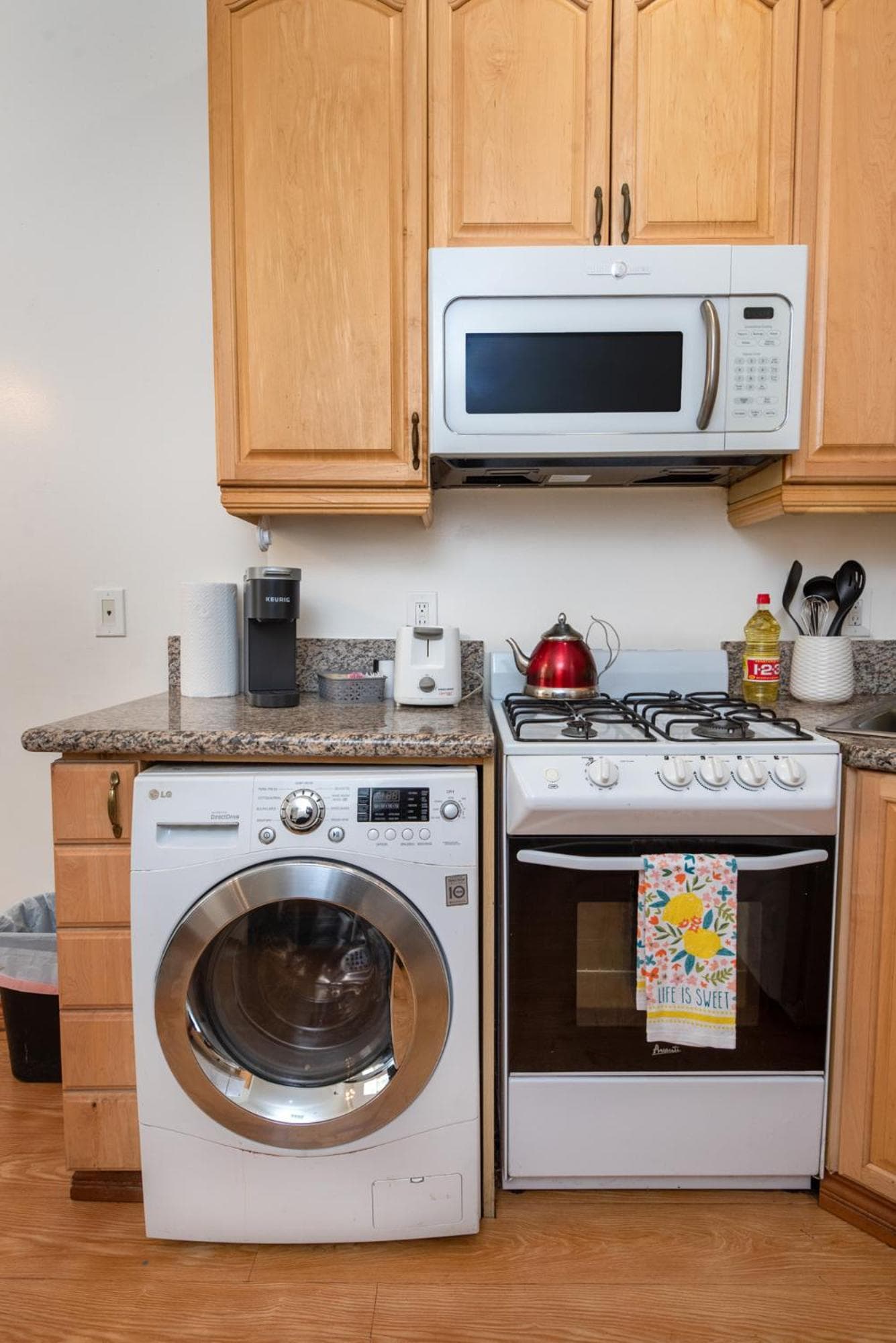 Photograph supplied for Beverly Hills Boulevard Luxe 1-BR for 4 Guests