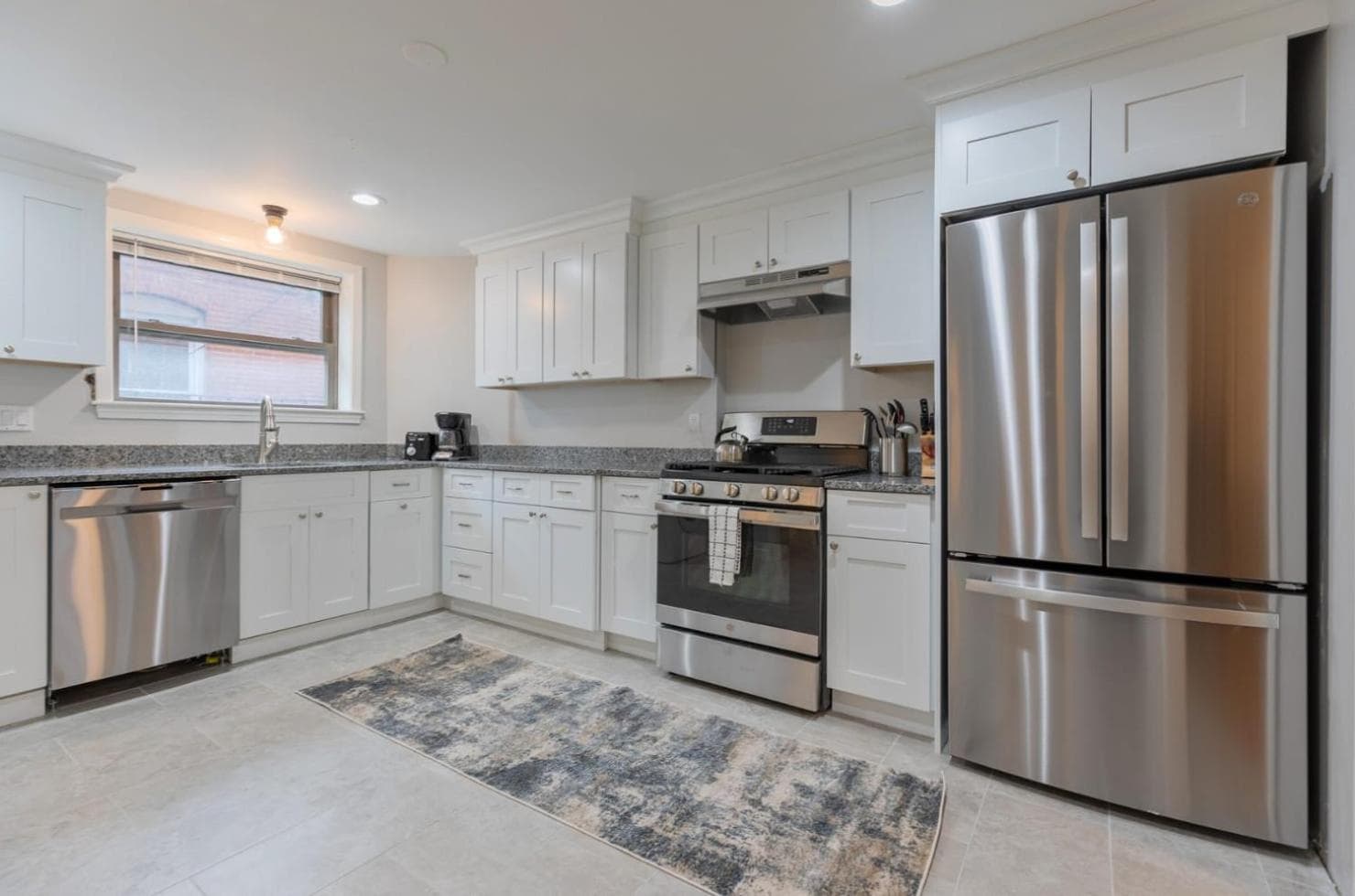 Photograph supplied for Entire Apt Near Wharf