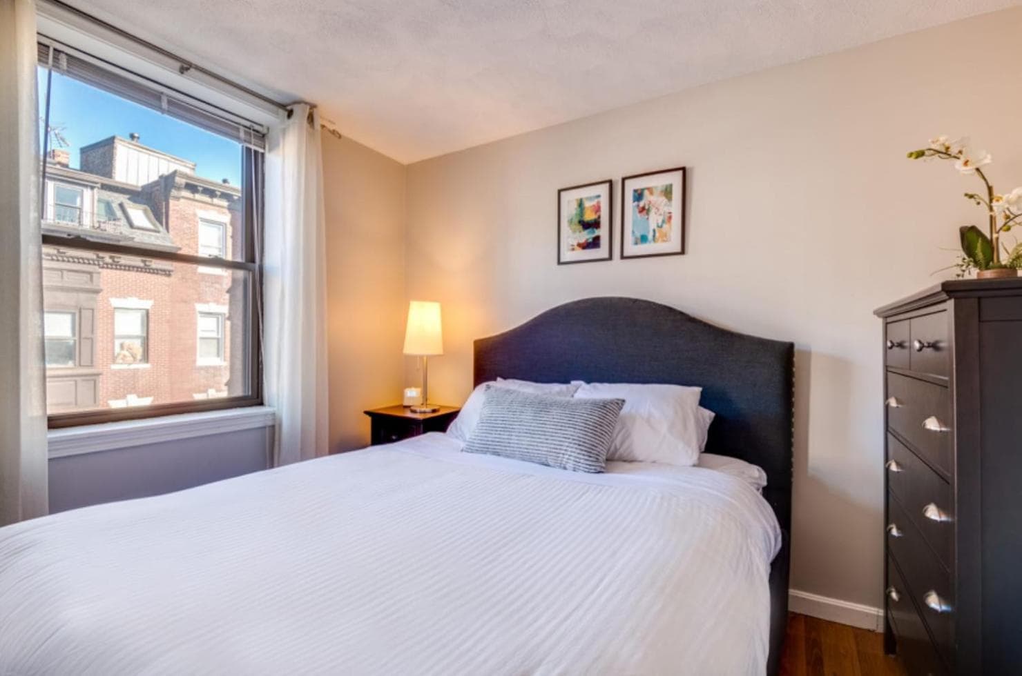 Photograph supplied for Spacious Apt In North End