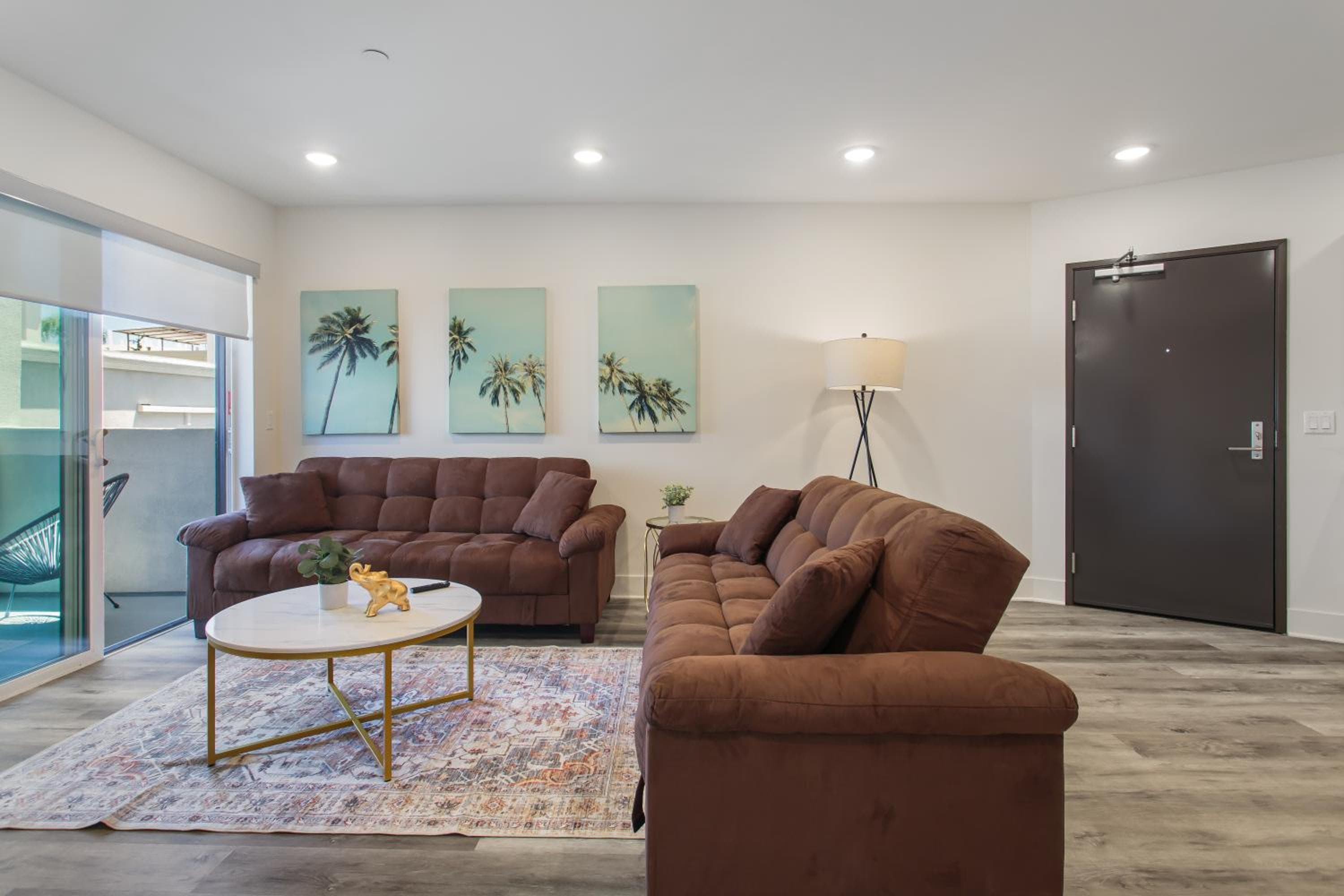 Photograph supplied for Beverly Hills 2BD 2BA with Free Parking