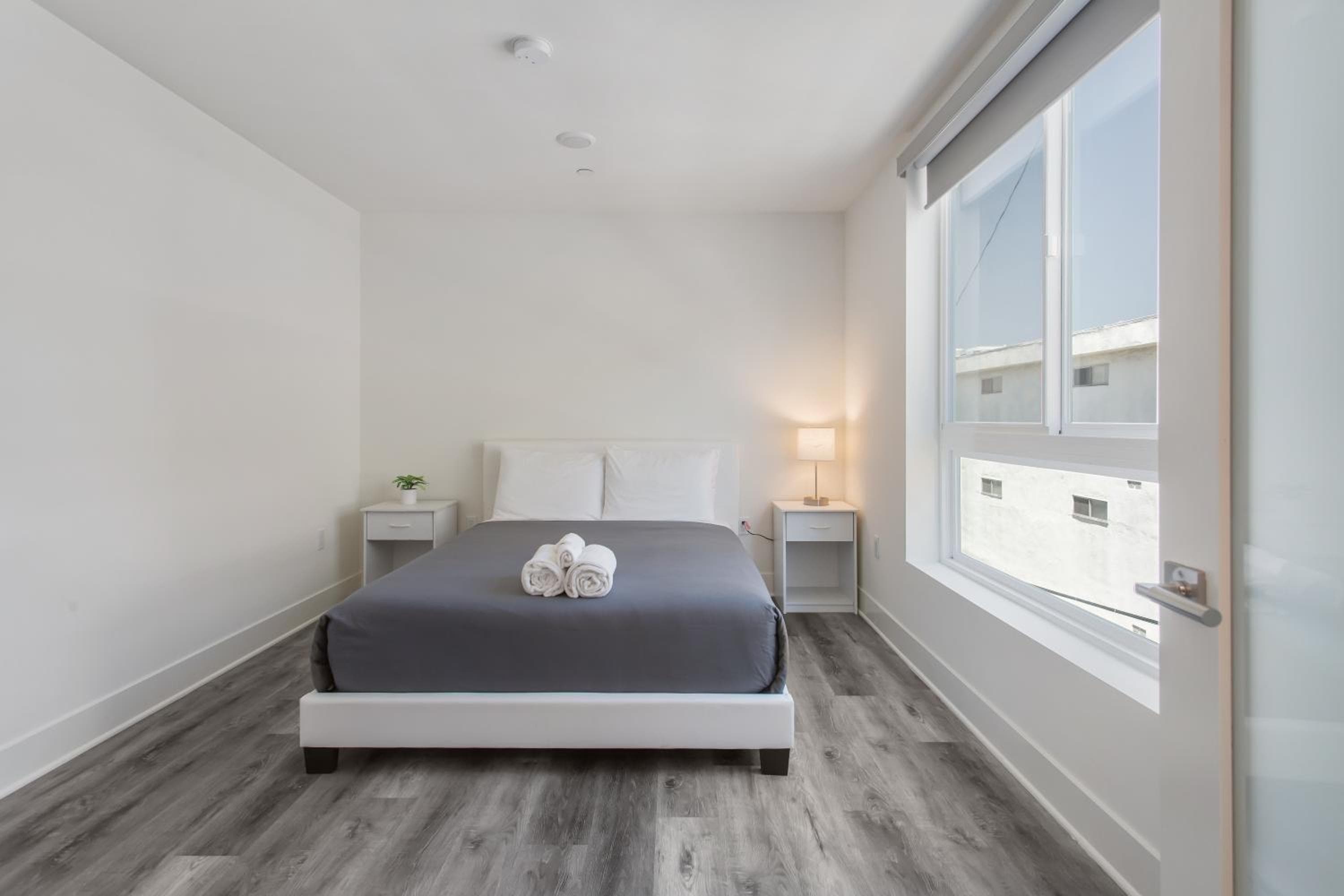 Photograph supplied for Beverly Hills 2BD 2BA with Free Parking