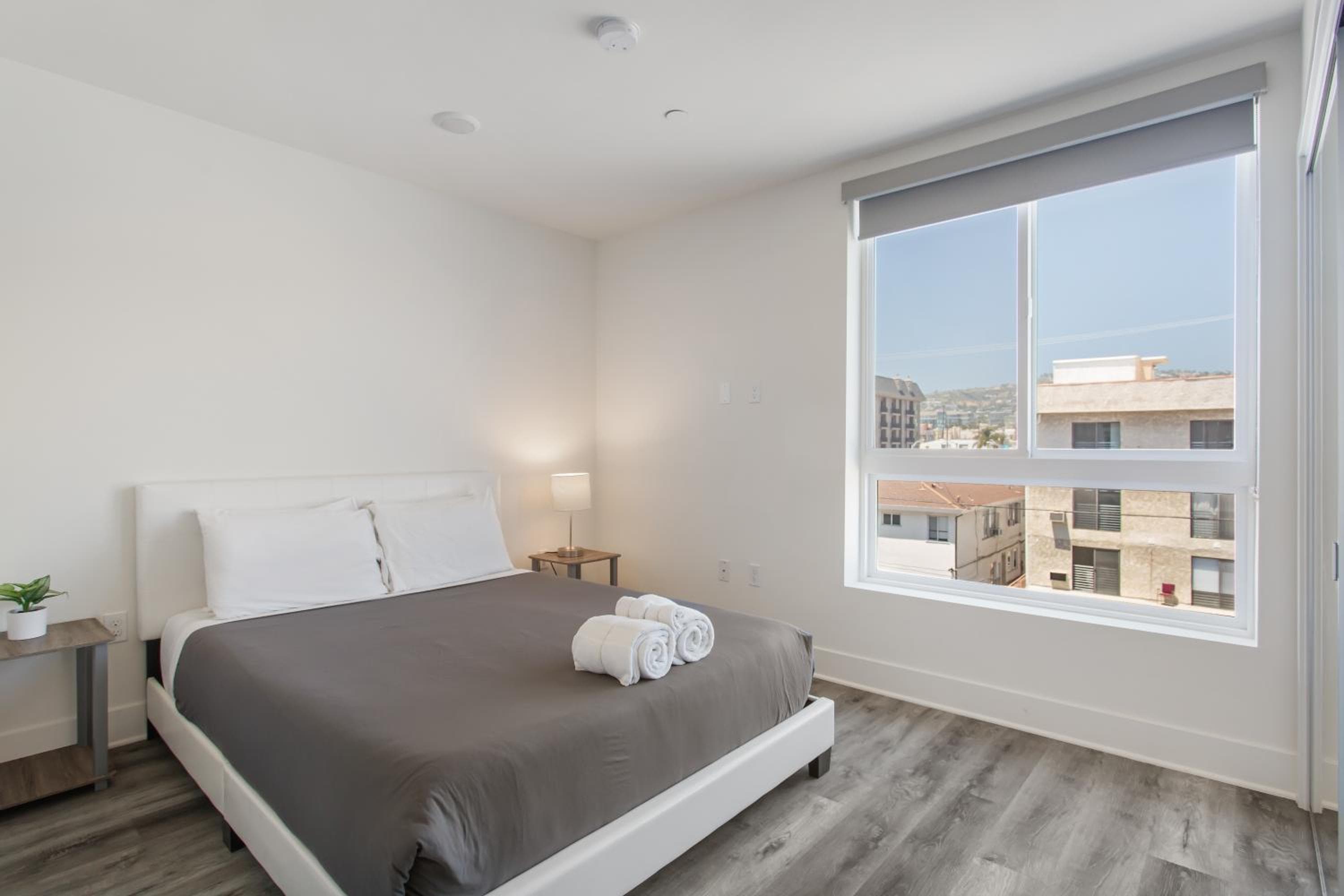 Photograph supplied for Beverly Hills 2BD 2BA with Free Parking