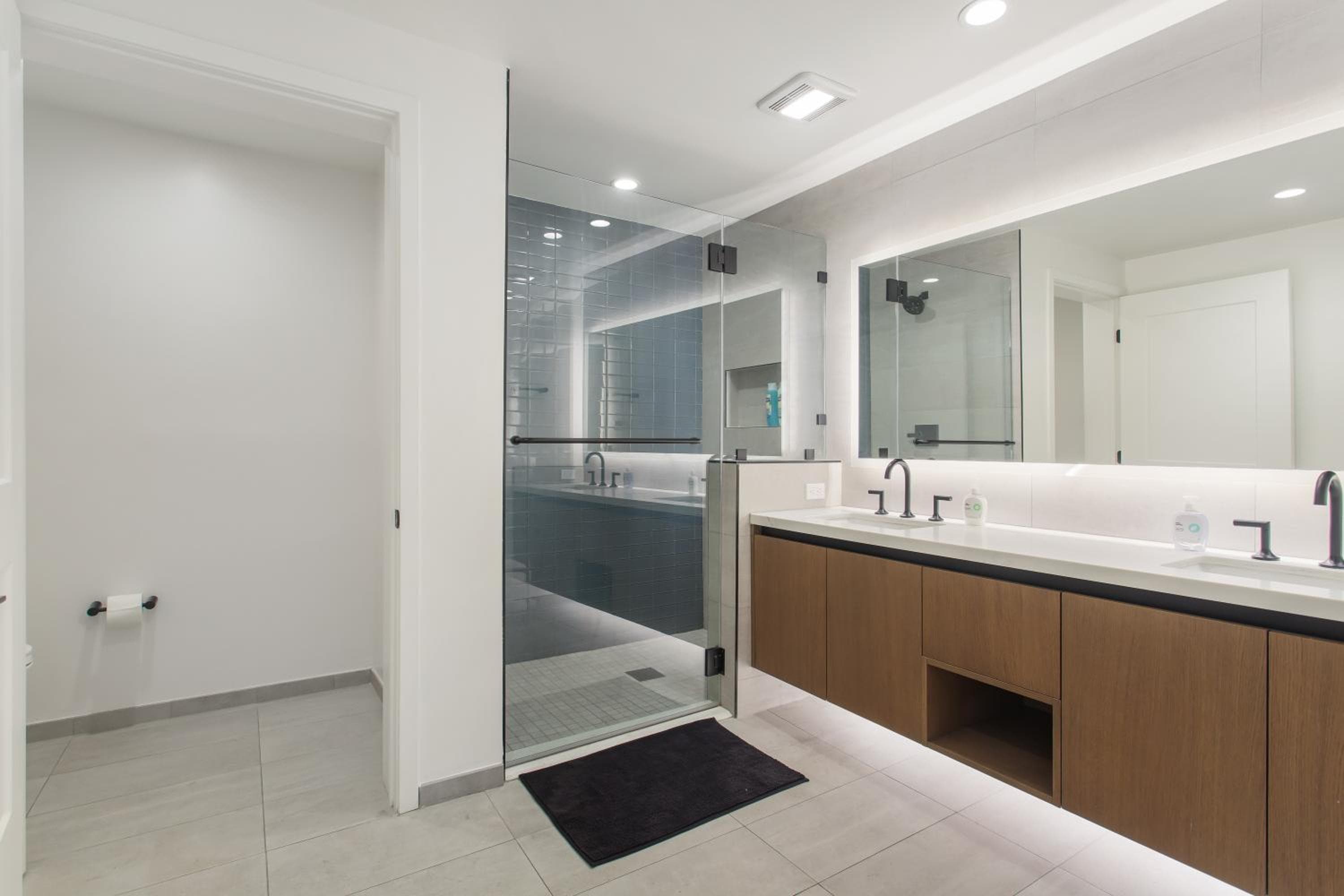 Photograph supplied for Hollywood & Miracle Mile Apartment Rentals