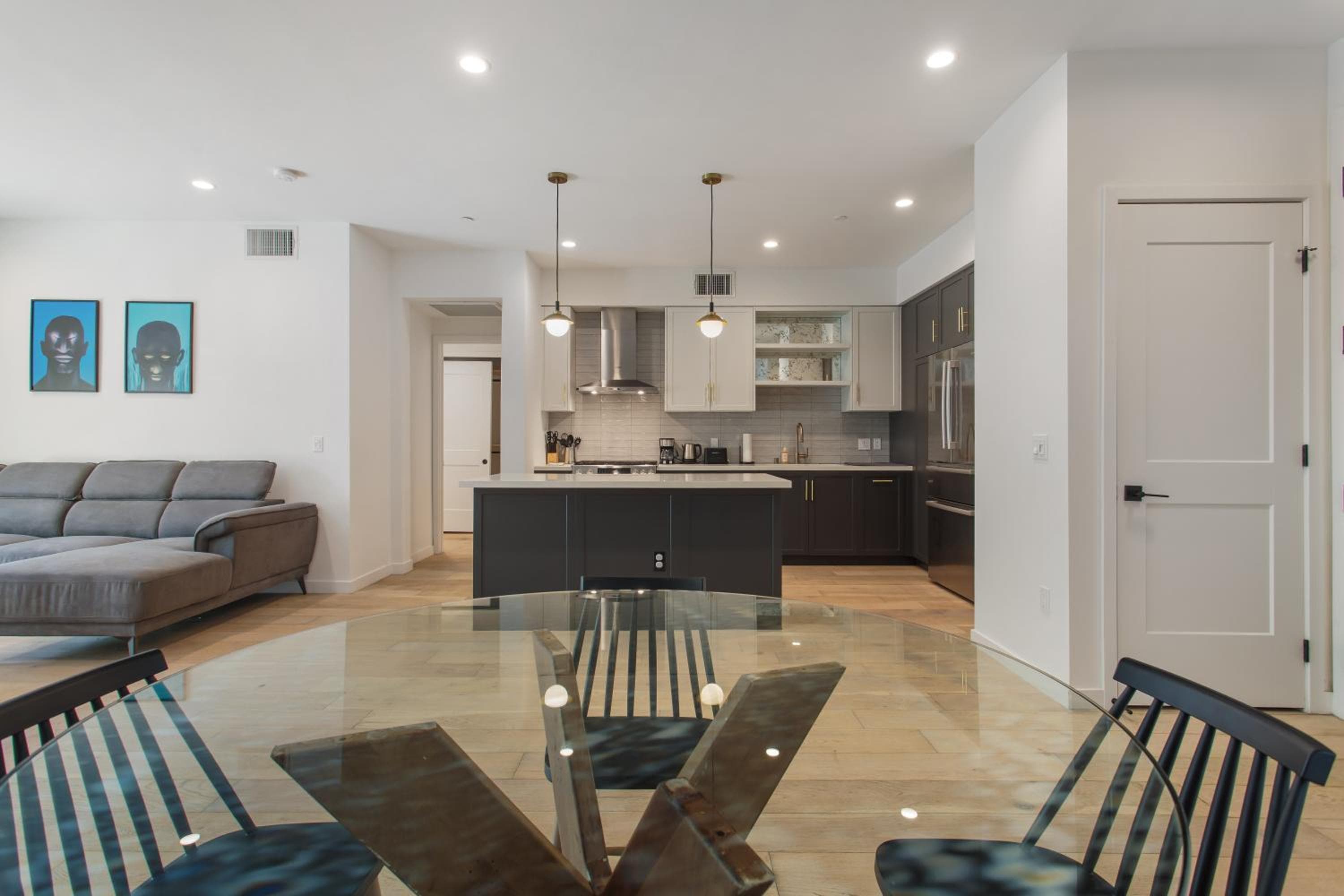 Photograph supplied for Hollywood & Miracle Mile Apartment Rentals