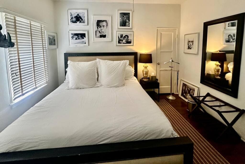Photograph supplied for Designer 2 Bedroom Apt Beverly Hills-Rodeo Drive