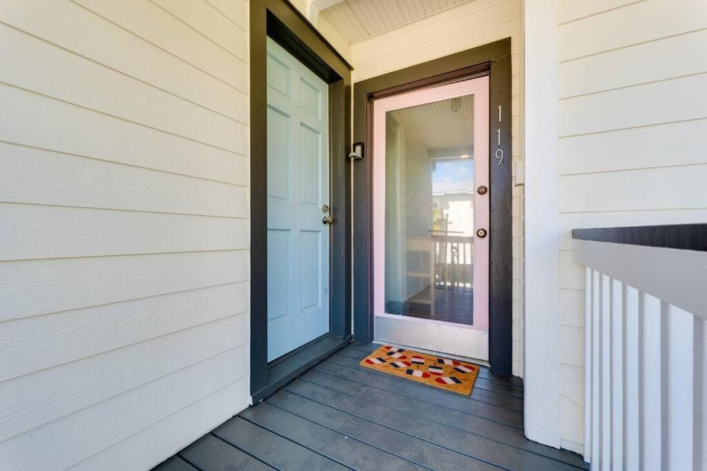 Photograph supplied for Be A Nomad - Large Group 7 Bedroom Pool House Jacksonville Beach