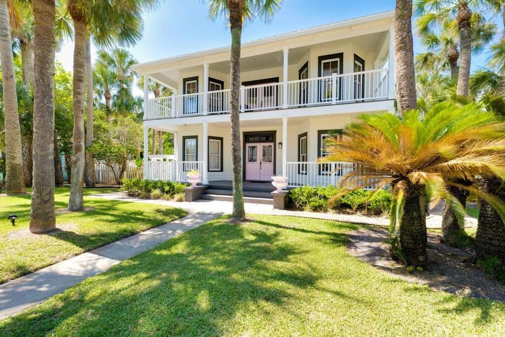 Photograph supplied for Be A Nomad - Large Group 7 Bedroom Pool House Jacksonville Beach