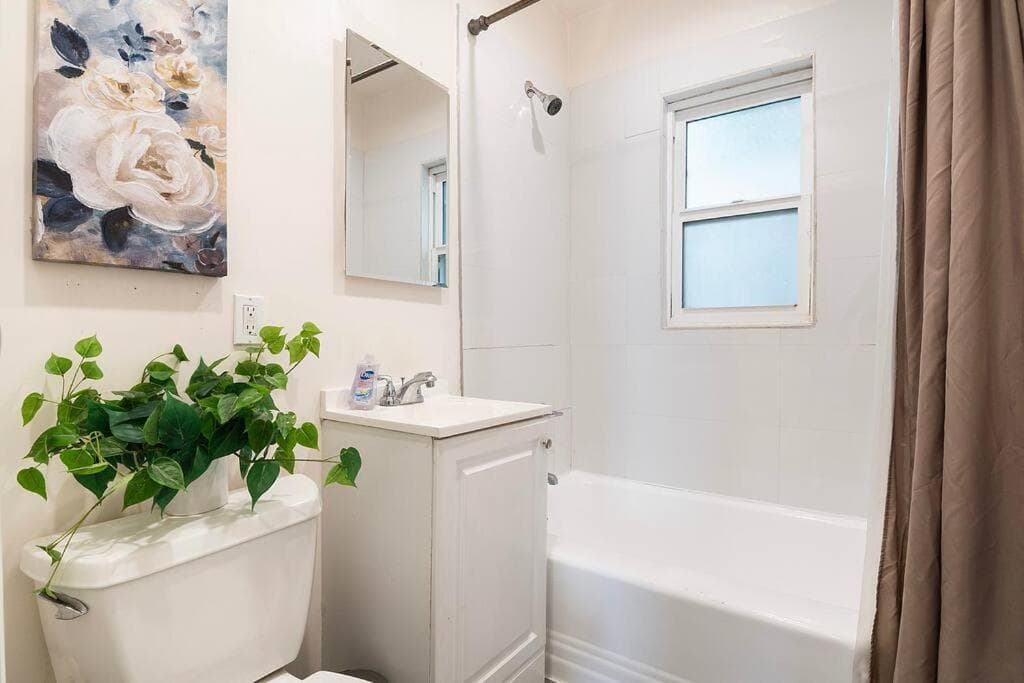 Photograph supplied for Chic 1BR Apt Central Location