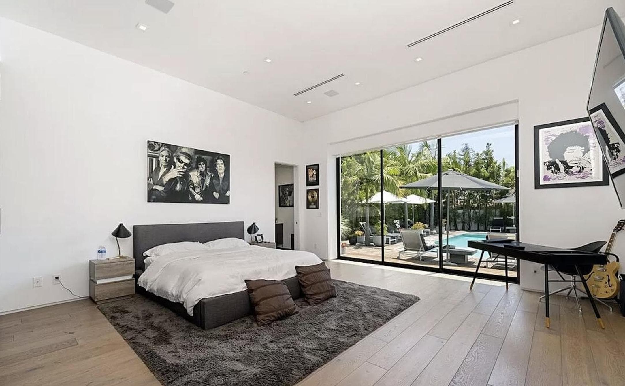 Photograph supplied for Impeccable Modern Mansion in Beverly Hills Flats