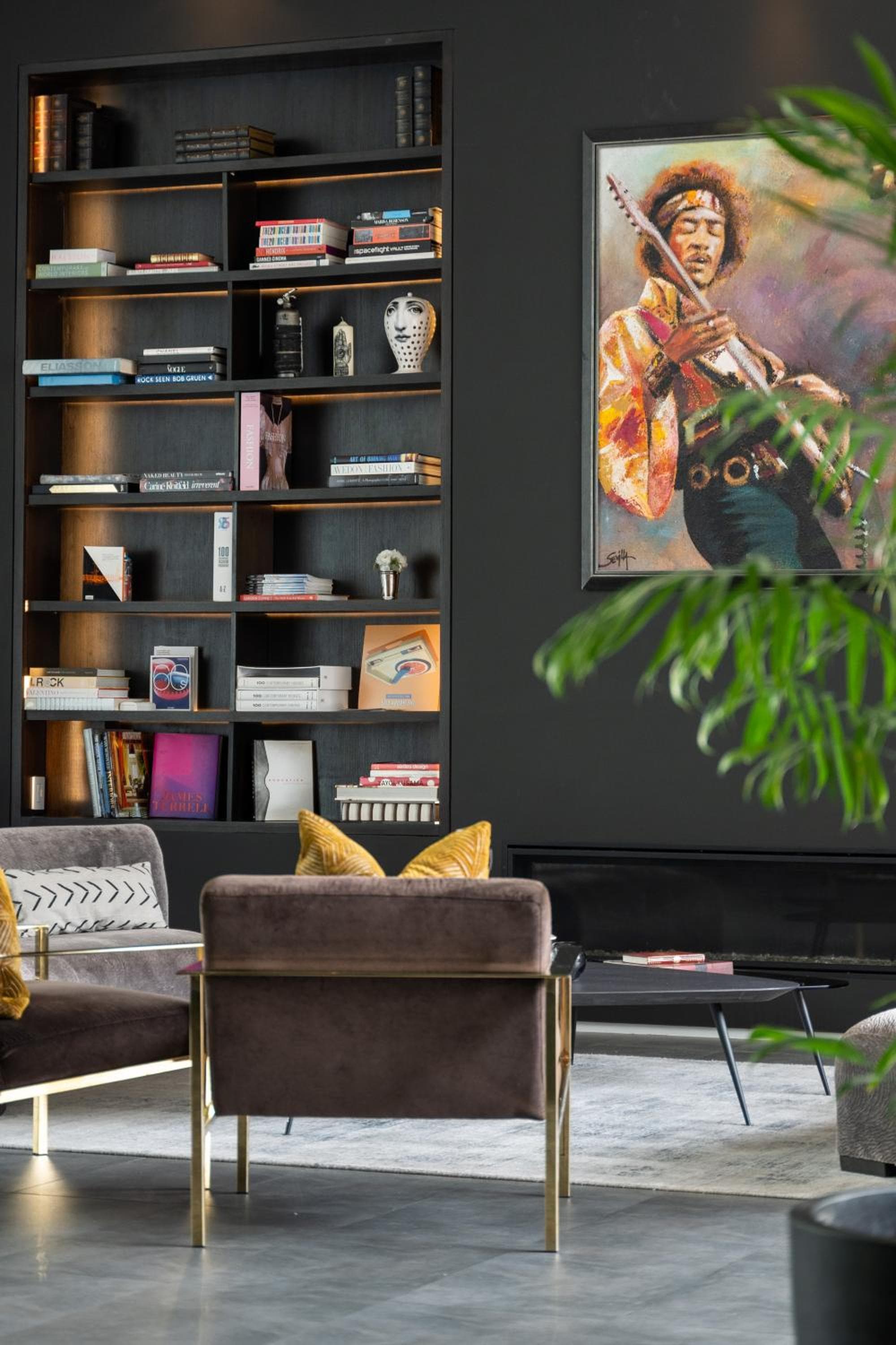 Photograph supplied for Impeccable Modern Mansion in Beverly Hills Flats