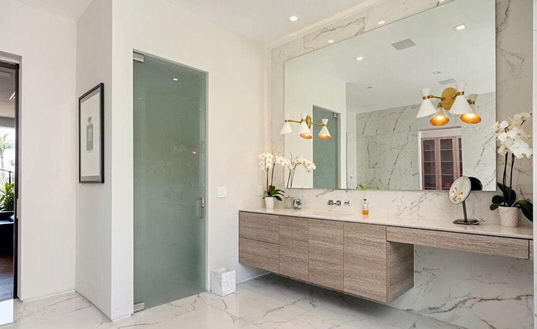 Photograph supplied for Impeccable Modern Mansion in Beverly Hills Flats