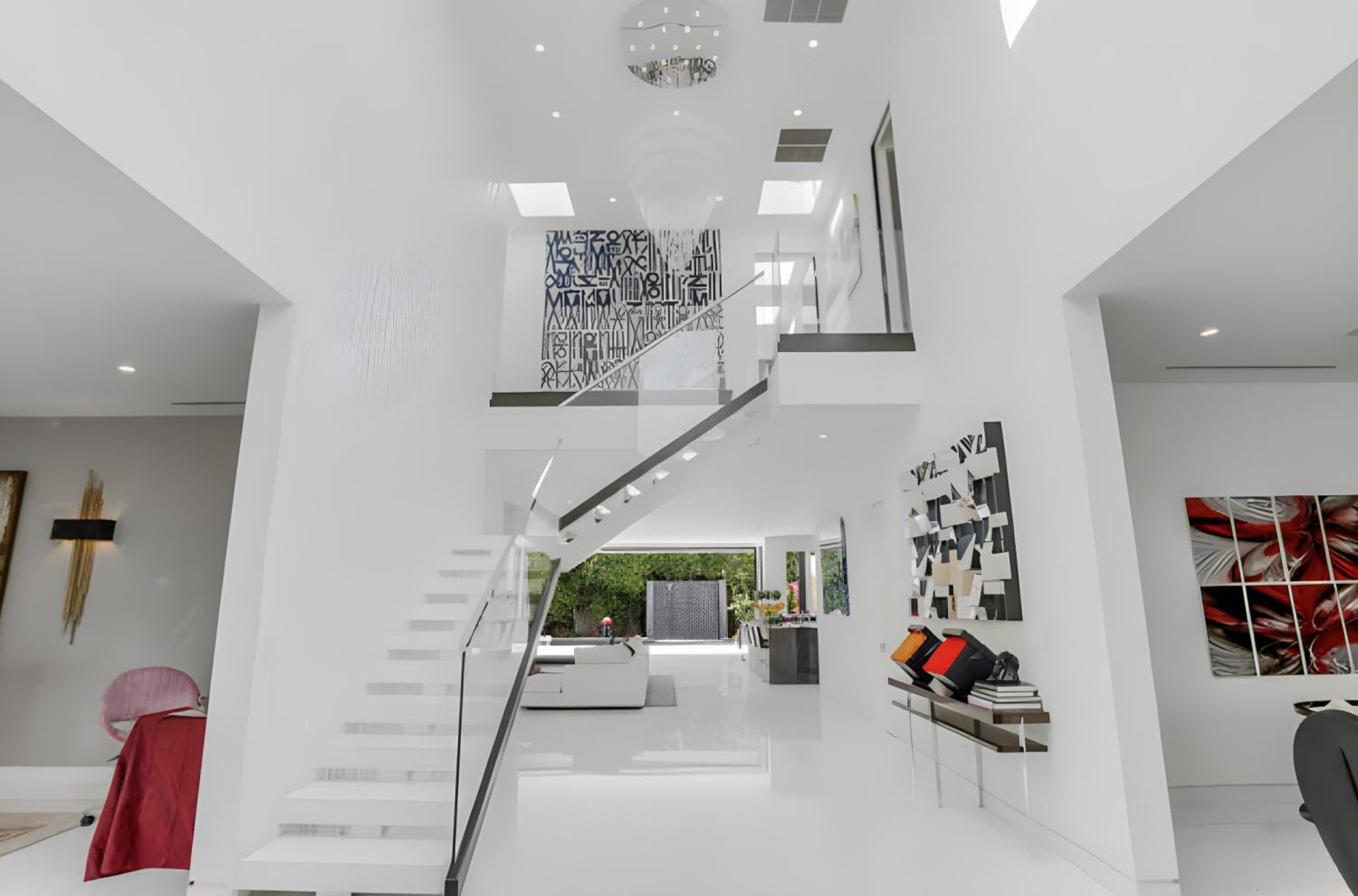 Photograph supplied for Sleek Grand Villa in Beverly Hills