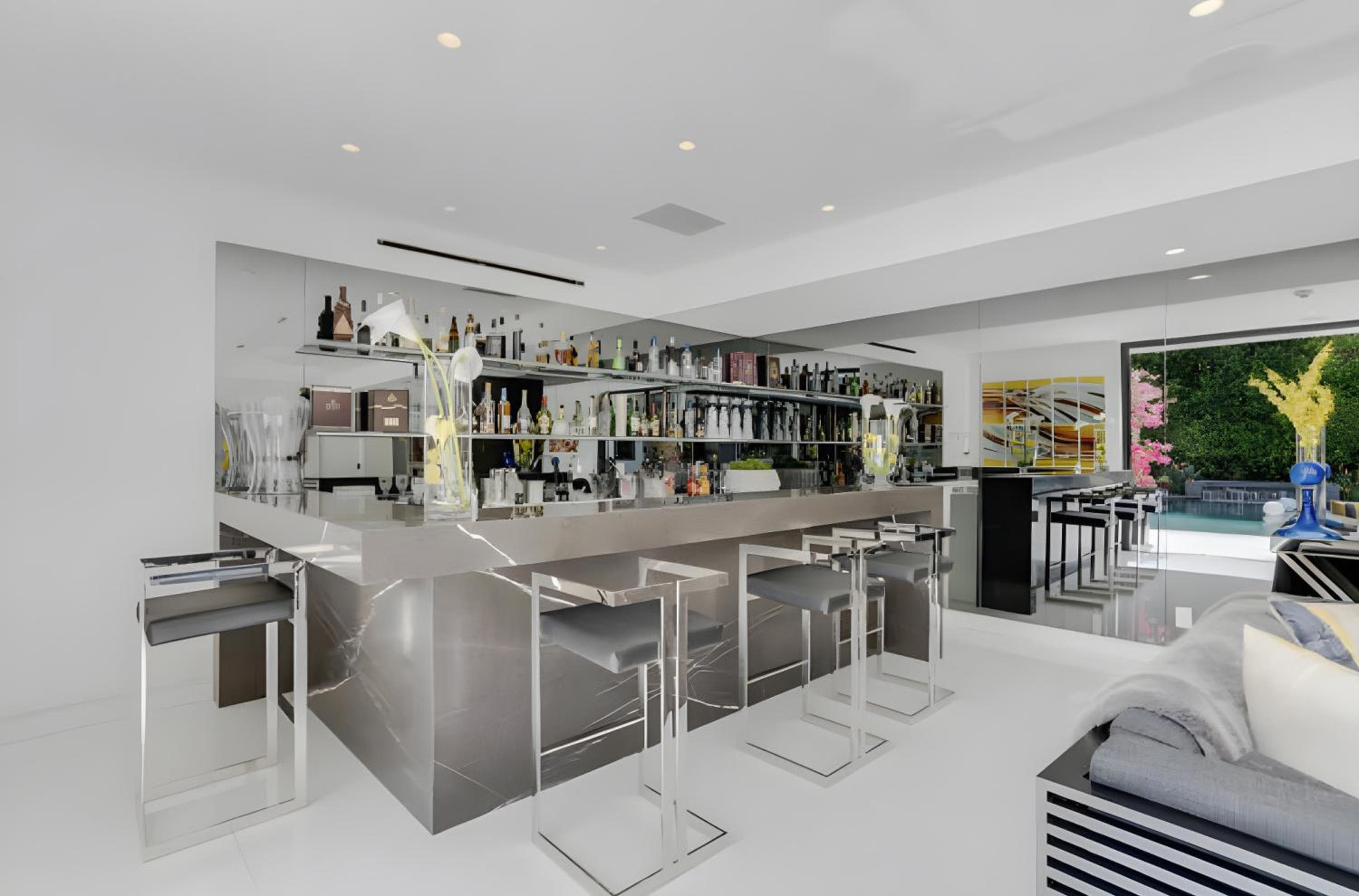 Photograph supplied for Sleek Grand Villa in Beverly Hills