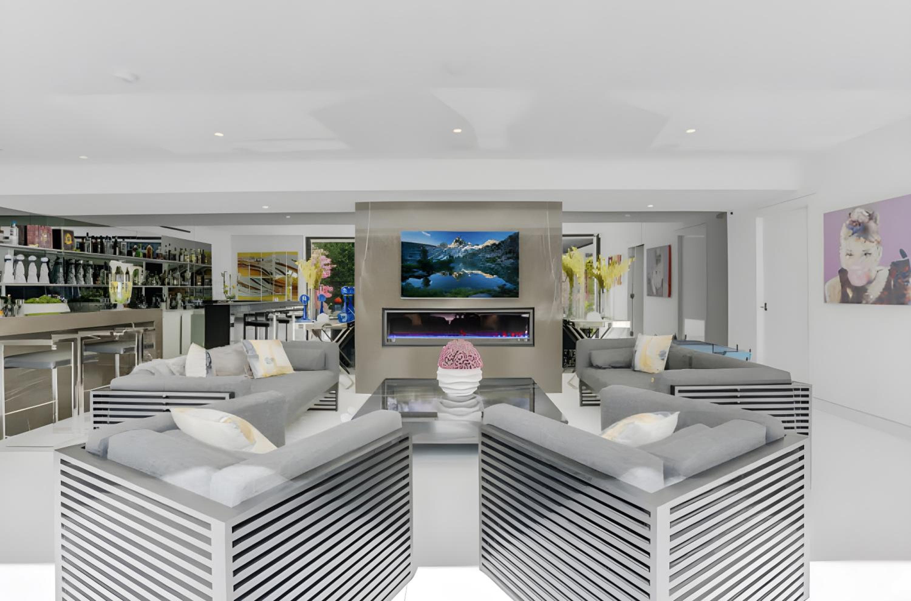 Photograph supplied for Sleek Grand Villa in Beverly Hills