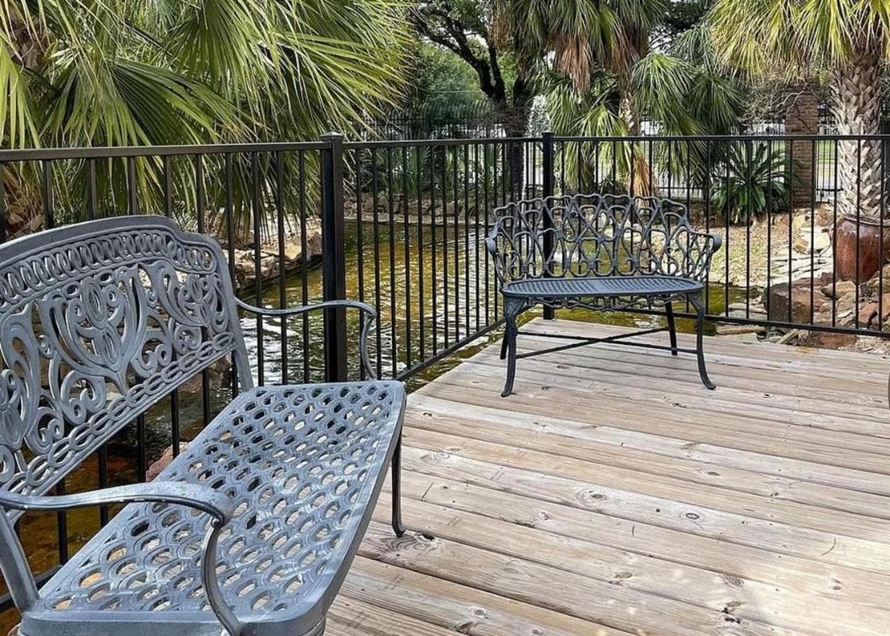 Photograph supplied for Upscale 1br Condo In Med Center