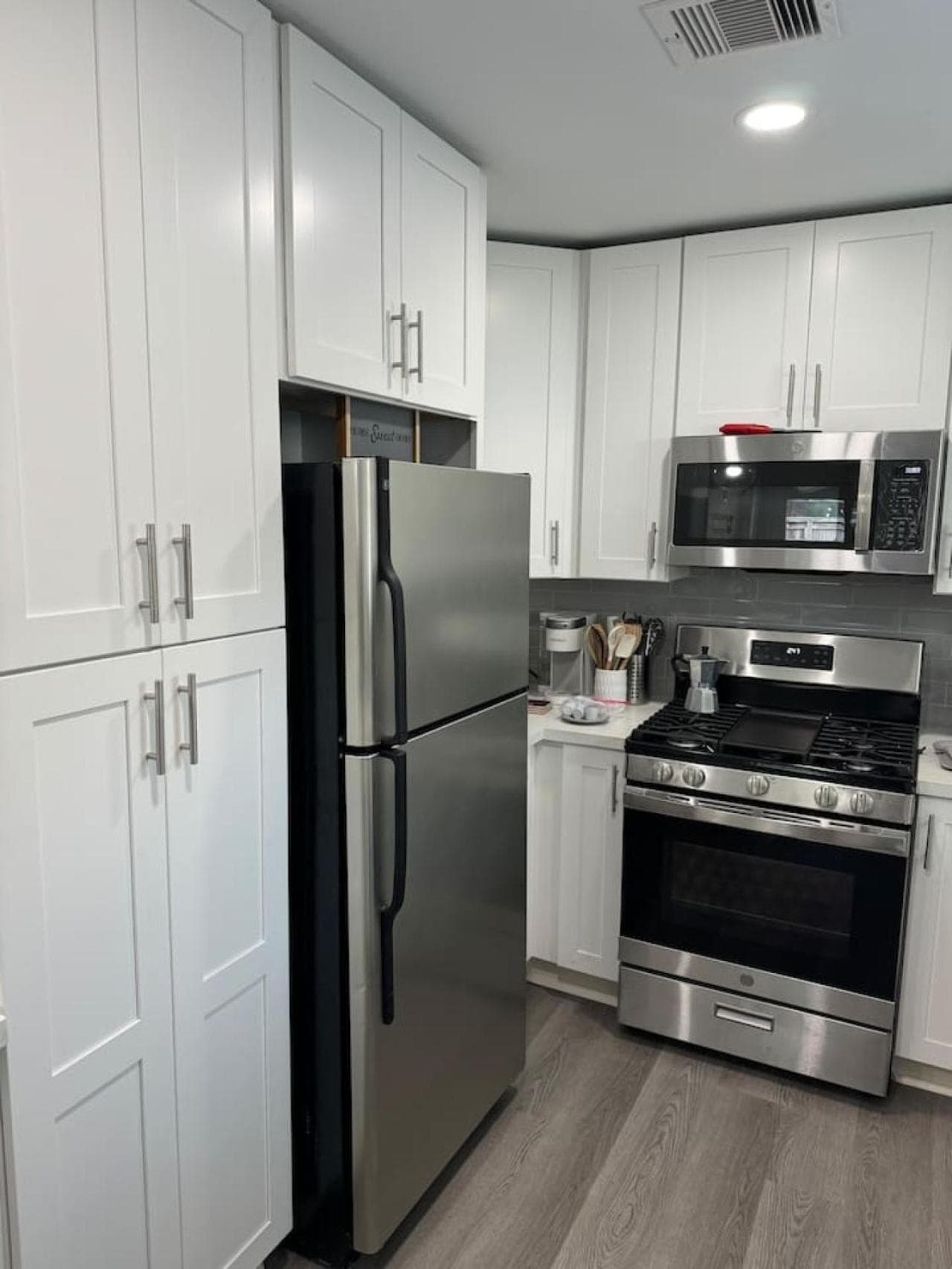 Photograph supplied for Spacious 1 Bdrm Studio Montrose