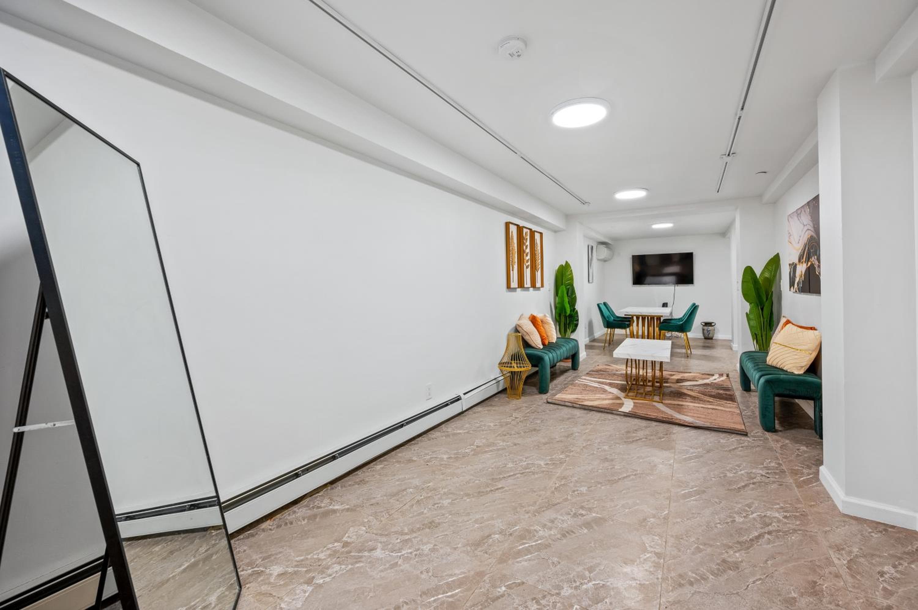 Photograph supplied for Active Central Park East 3bedrooms 2 bathrooms 1700 SF