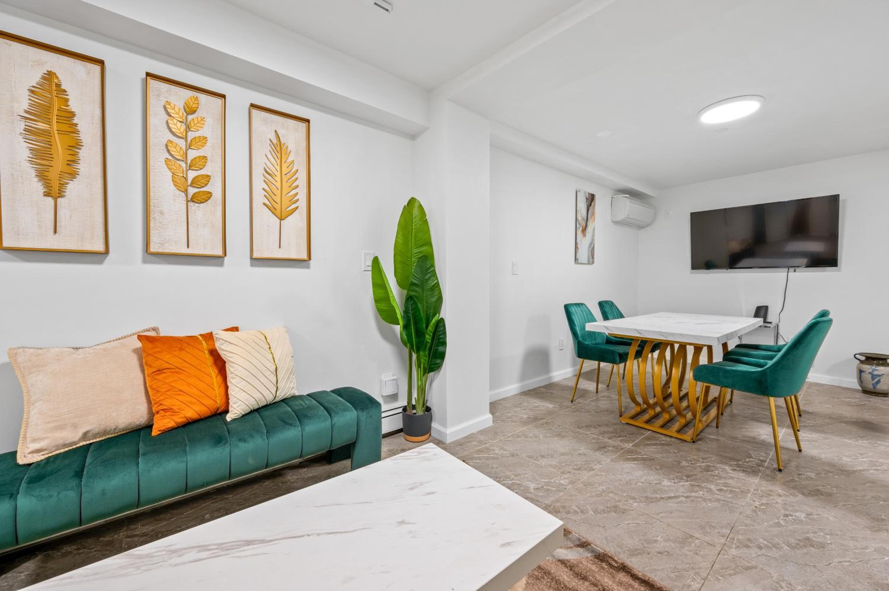 Photograph supplied for Active Central Park East 3bedrooms 2 bathrooms 1700 SF