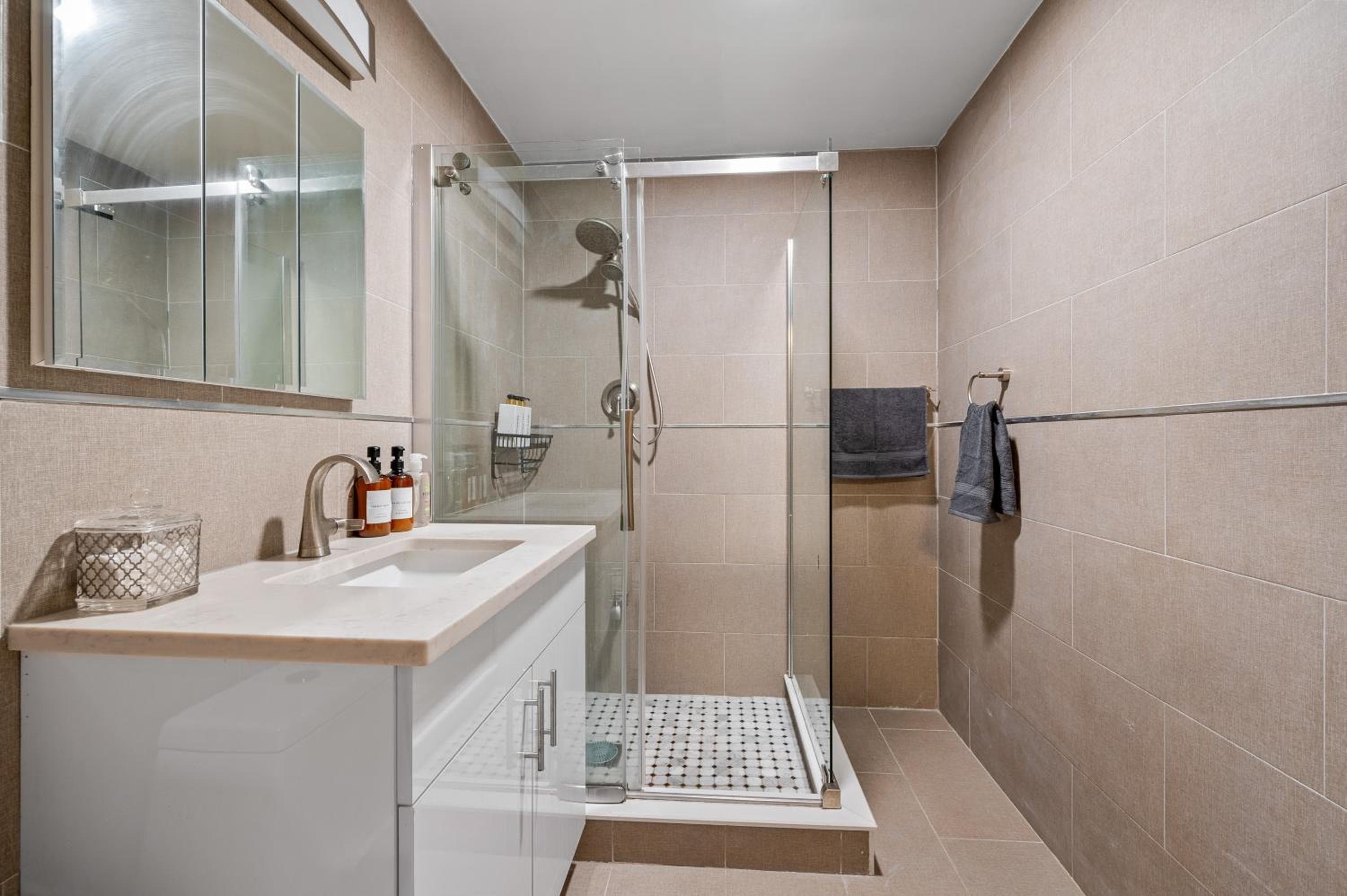Photograph supplied for Active Central Park East 3bedrooms 2 bathrooms 1700 SF