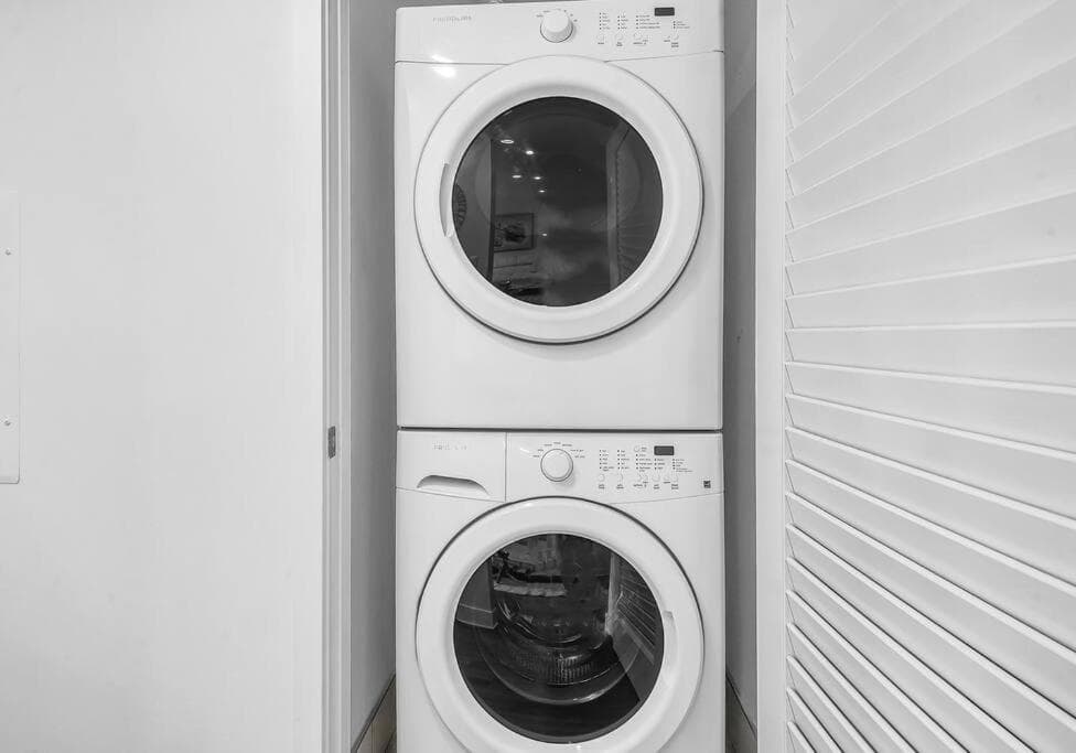 Photograph supplied for Amazing, Spacious Unit, Heart LA